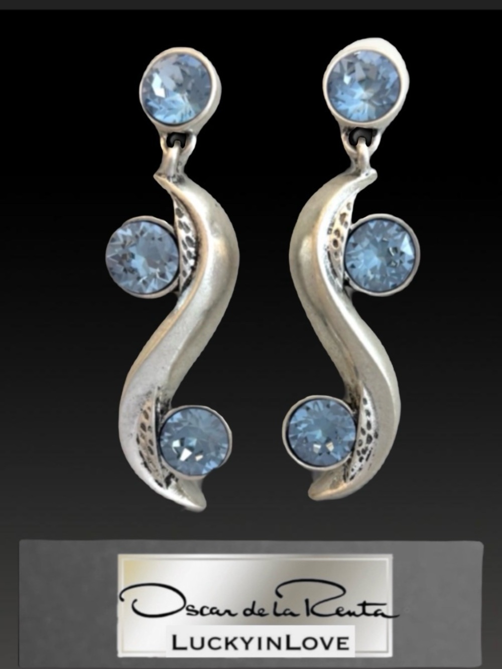 Oscar de la Renta
Crystal Wave Earrings Silver Sky Blue